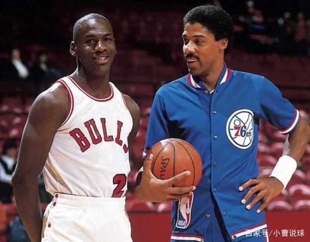 [中国行速递]今日凌晨詹姆斯抵达上海虹桥，球迷追逐巴士热情高涨